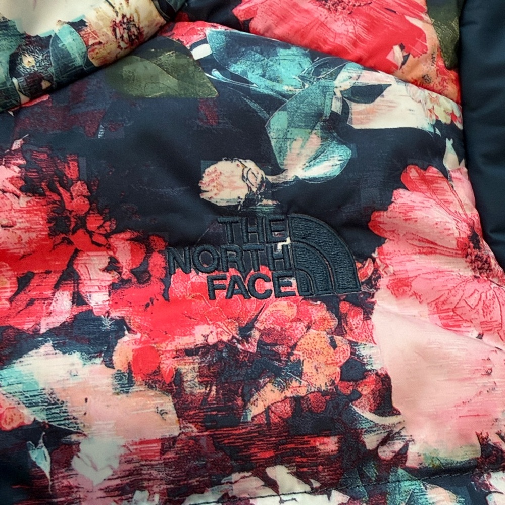 The North Face Reversible Hooded Jacket - Picture 4 of 12